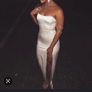 Meshki size M satin white dress